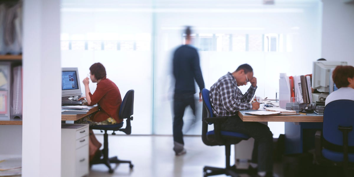 AI Confidence Climbs, But So Does Worker Anxiety – BCG Survey