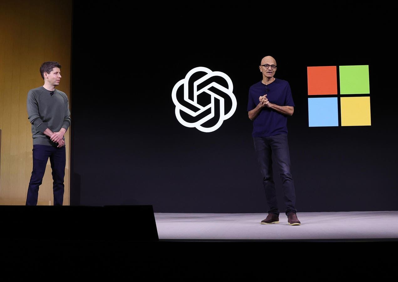 Microsoft, Apple, and OpenAI – Who Will Dominate Generative AI?
