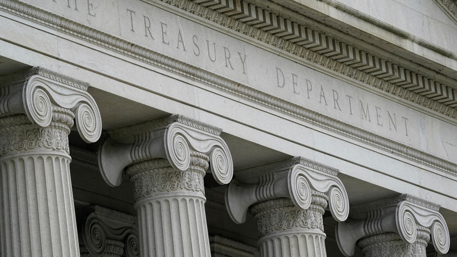 US Cracks Down on China Tech Investments