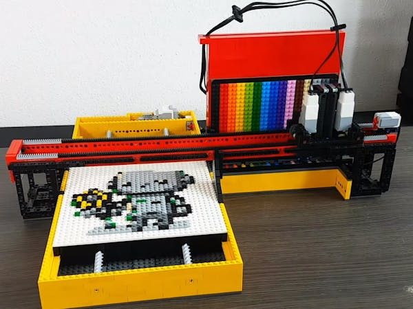 LEGO PixelArt Robot Brings AI-Generated Art to Life