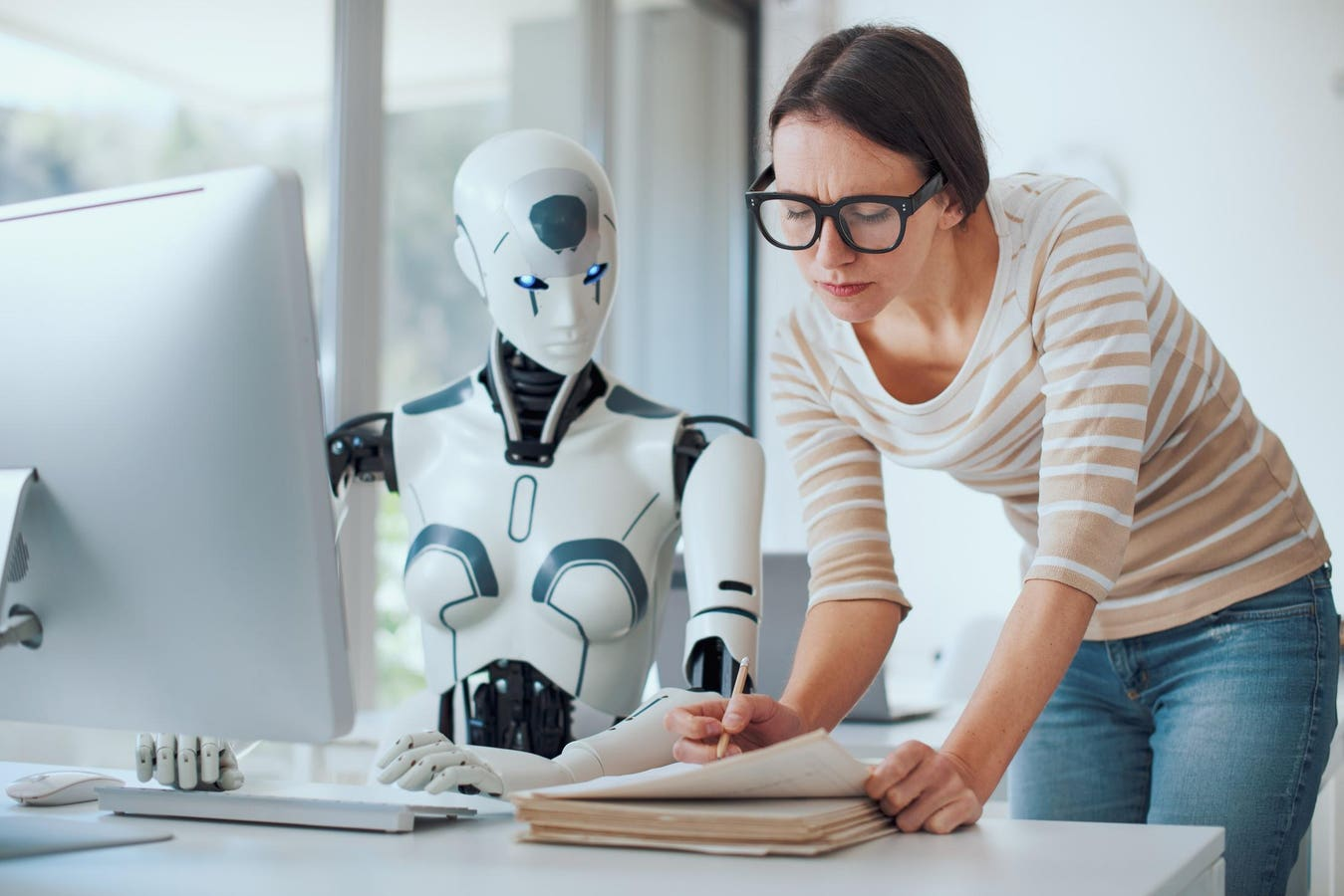 AI and Humans – The Dynamic Duo Reshaping the Workforce