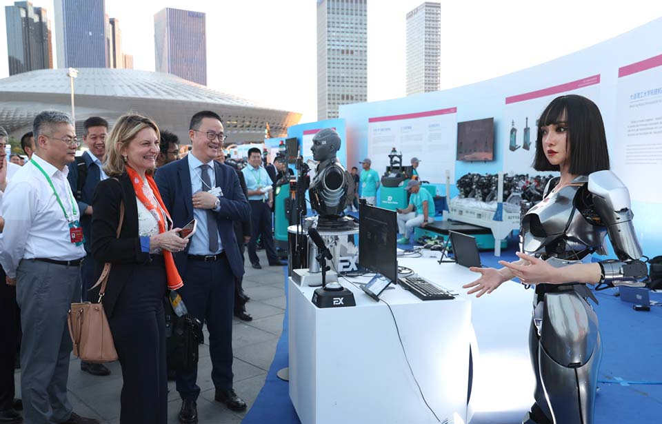 Experts Sound Alarm on AI Governance Amid Rapid Growth in China