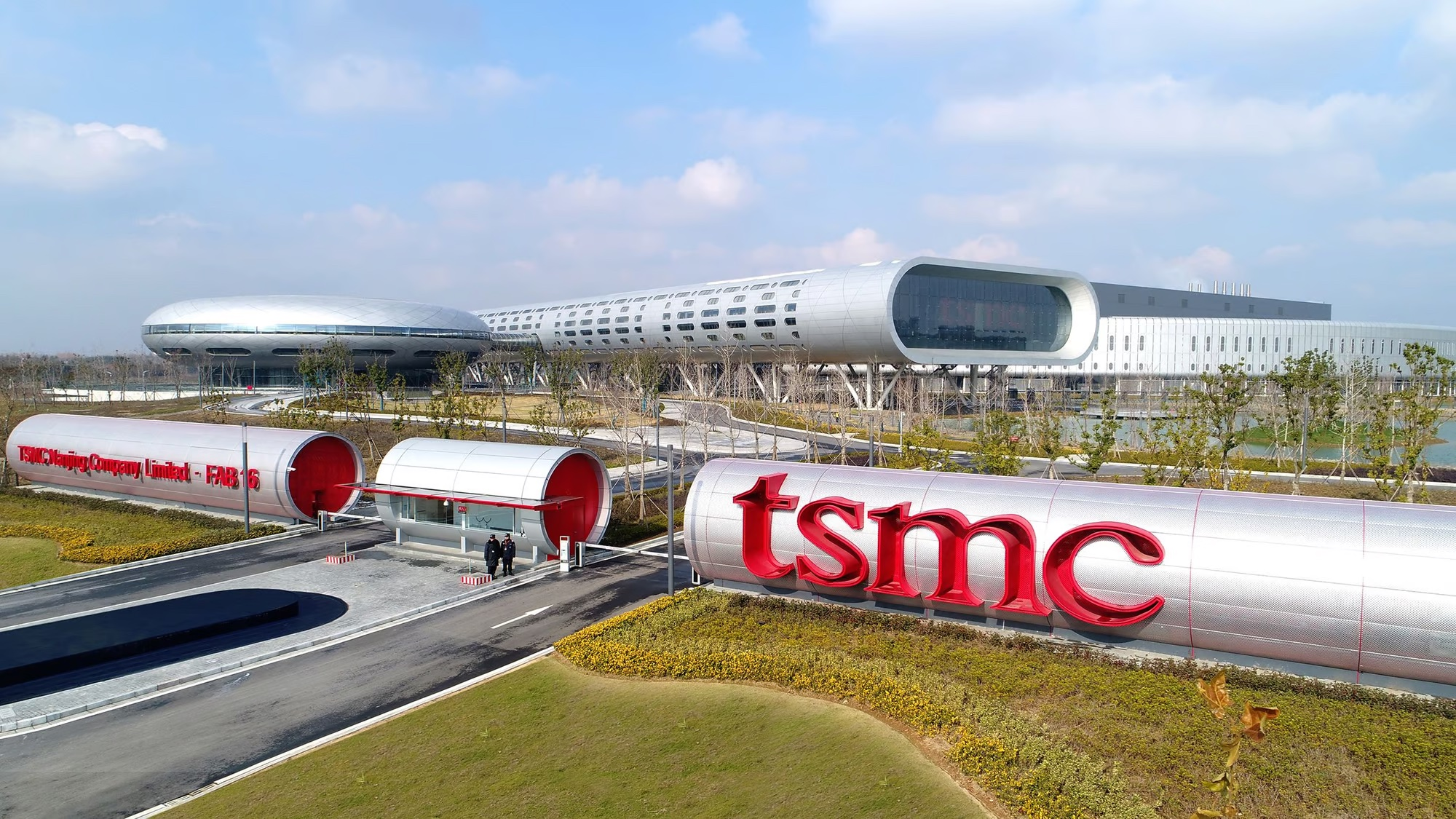 TSMC Raises 2024 Revenue Forecast on Strong AI Chip Demand