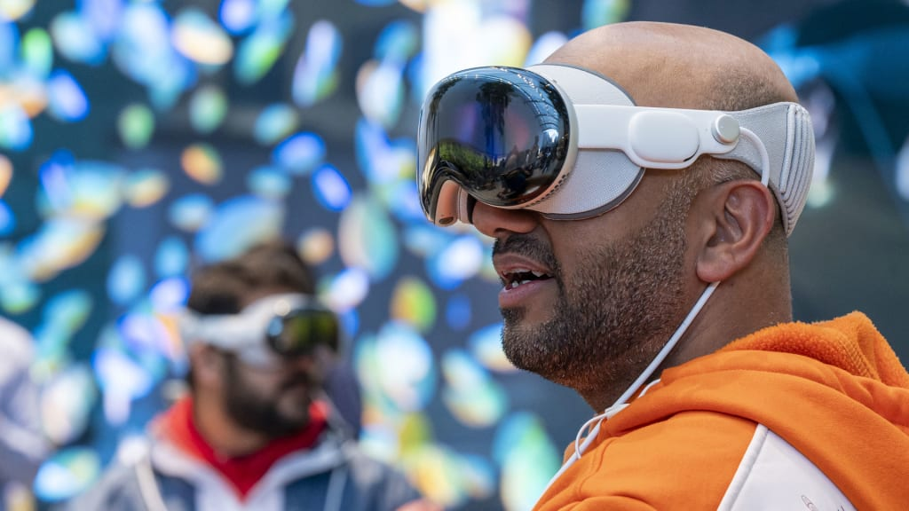 Apple Pauses Next-Gen Vision Pro Development, Focuses on Affordable Model