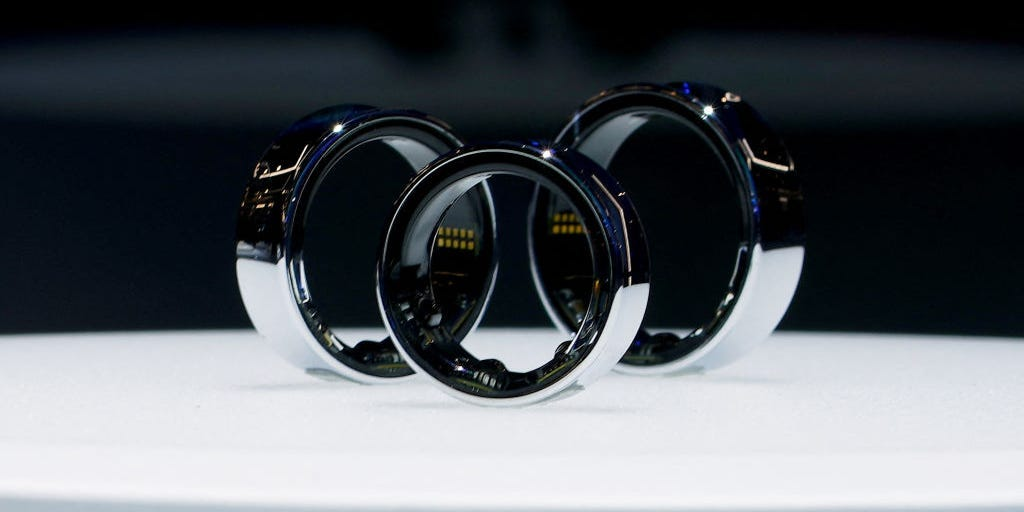 AI Wearables – Samsung’s Galaxy Ring vs Apple’s Broader Approach