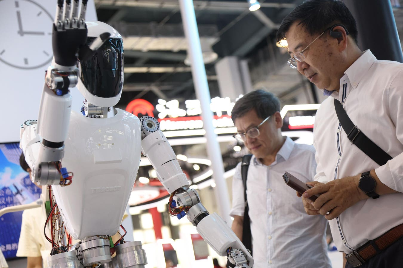 China’s AI Ambitions Pivot to Humanoid Robots