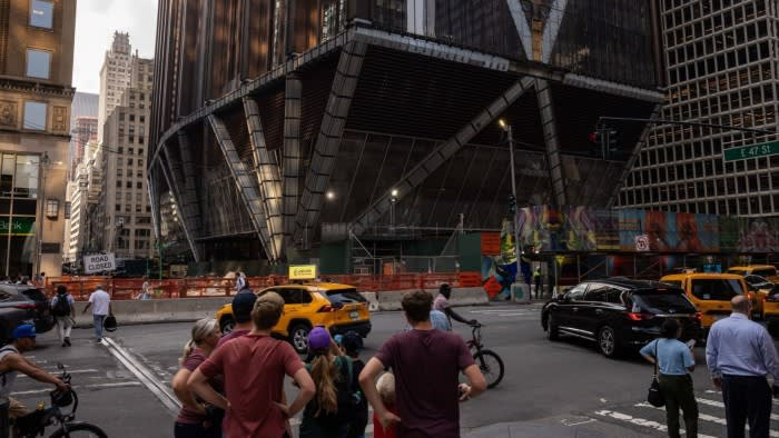 JPMorgan Unveils AI Tool to Rival ChatGPT for Research Analysts