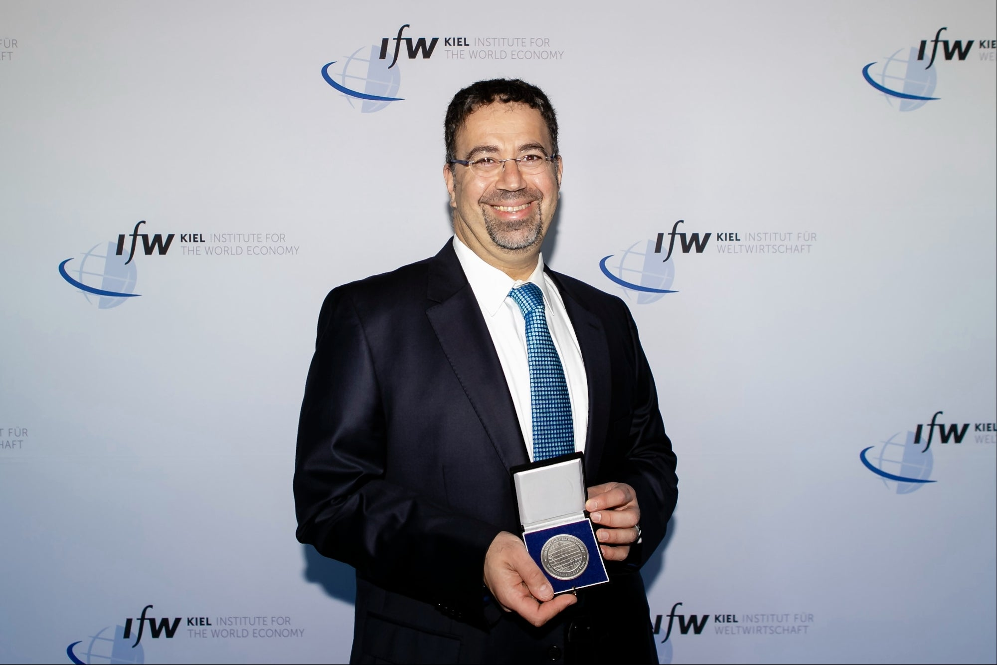 AI’s Impact on Jobs and Economy Overstated, Economist Claims