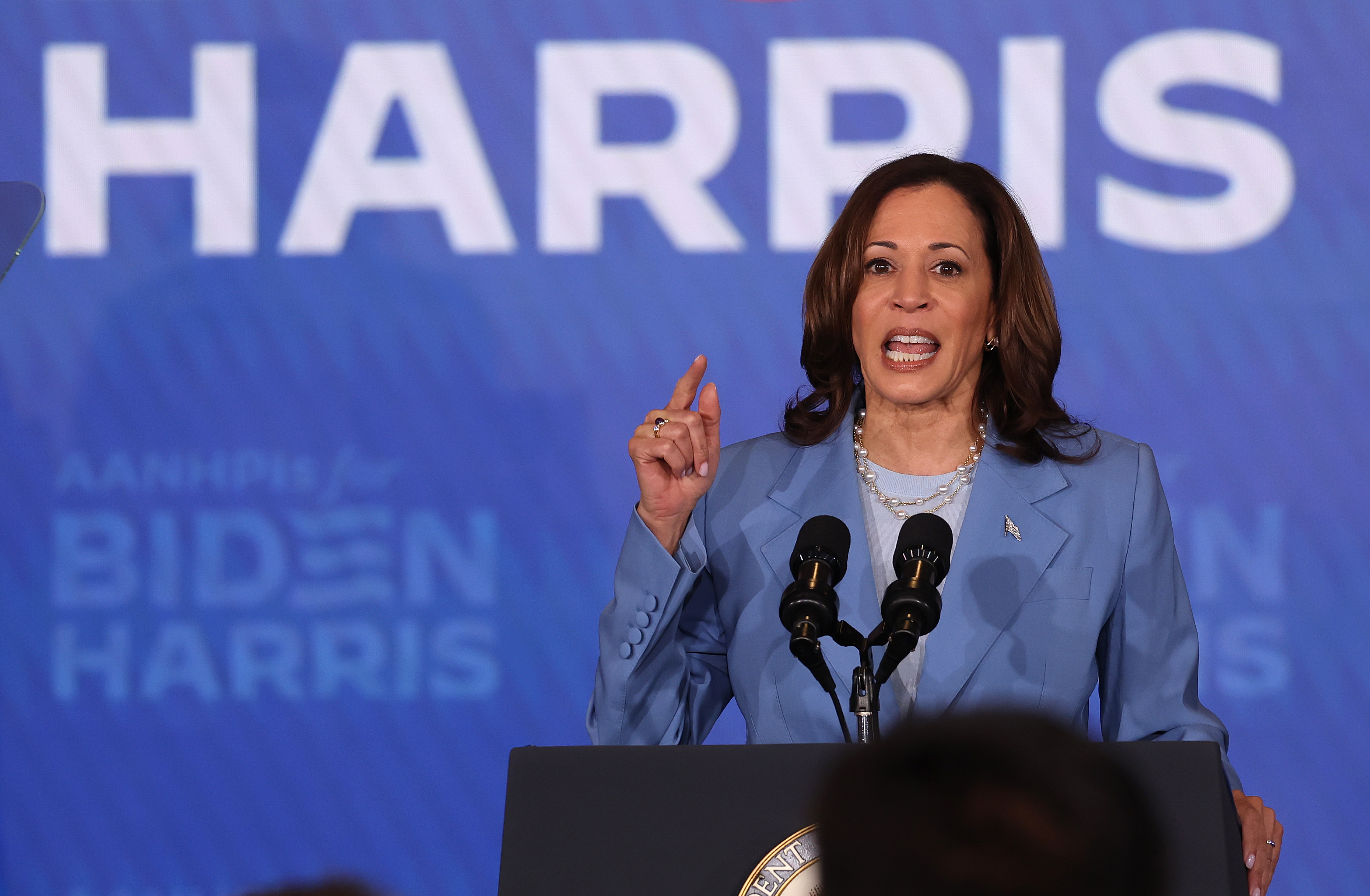Harris Campaign Stays Traditional in Debate Prep, Rejects AI Trump
