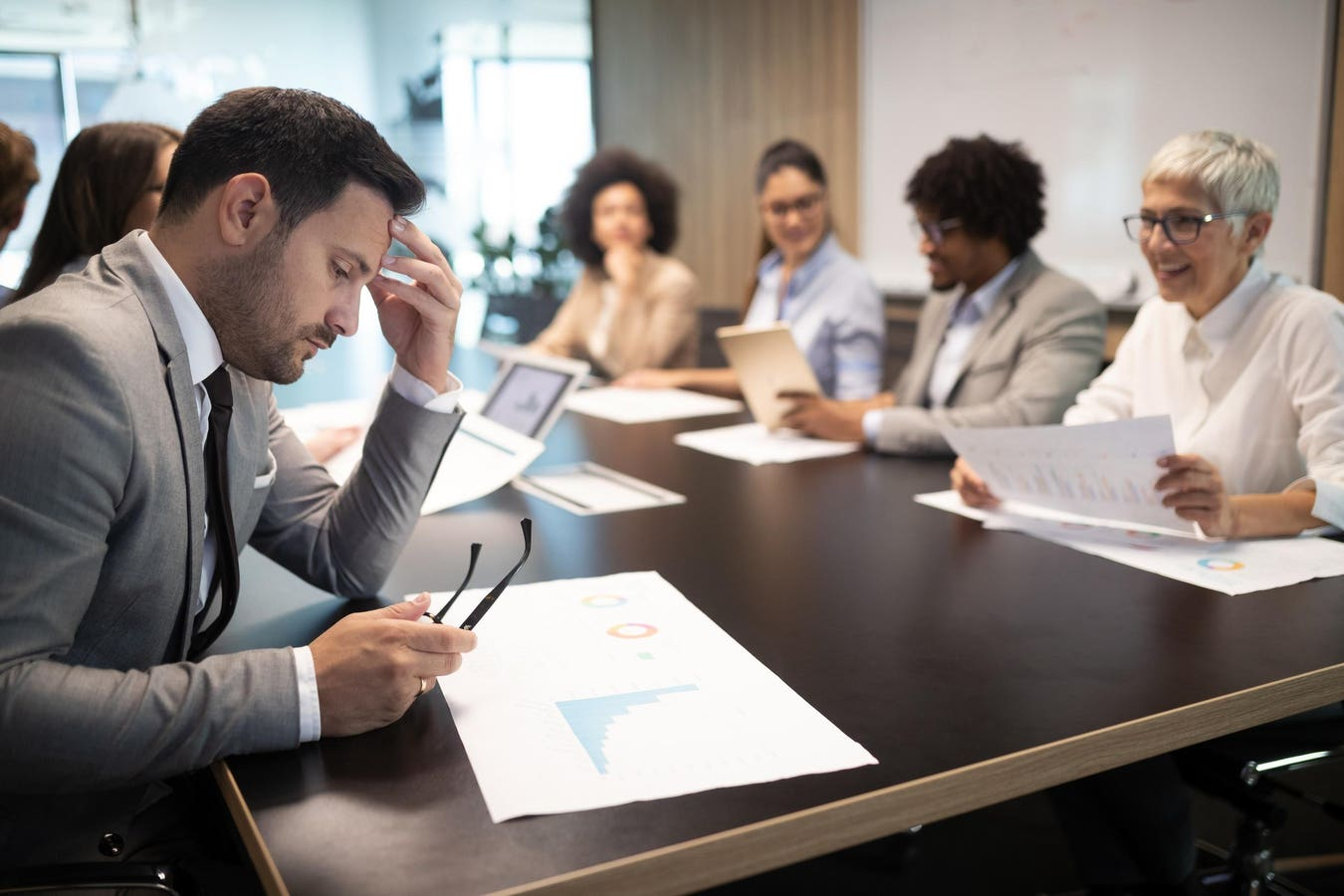 Navigating the AI Dilemma – Balancing Risks and Rewards in Business