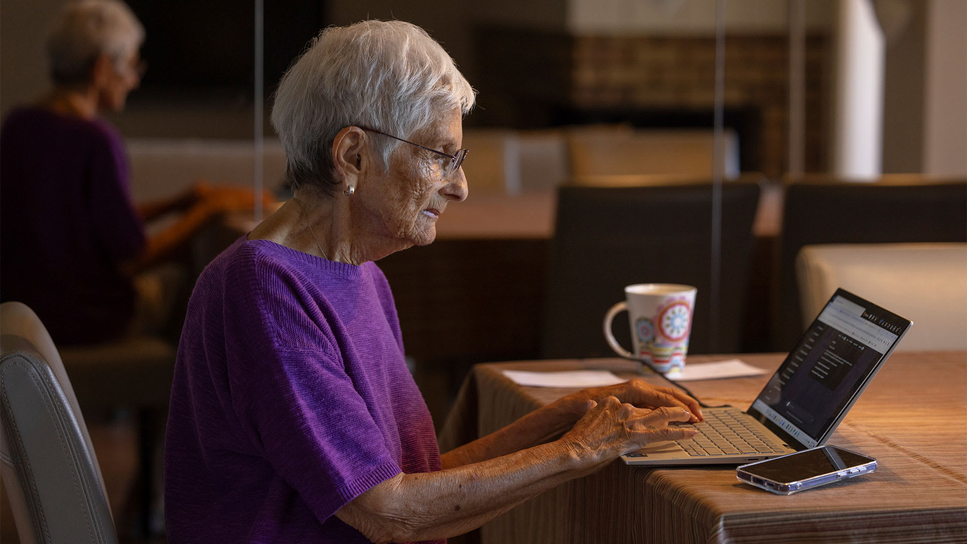 Navigating AI – How Seniors Are Embracing Technology in Classrooms