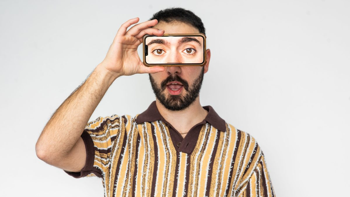 Exploring AI’s Role in Stand-Up Comedy – A New Frontier