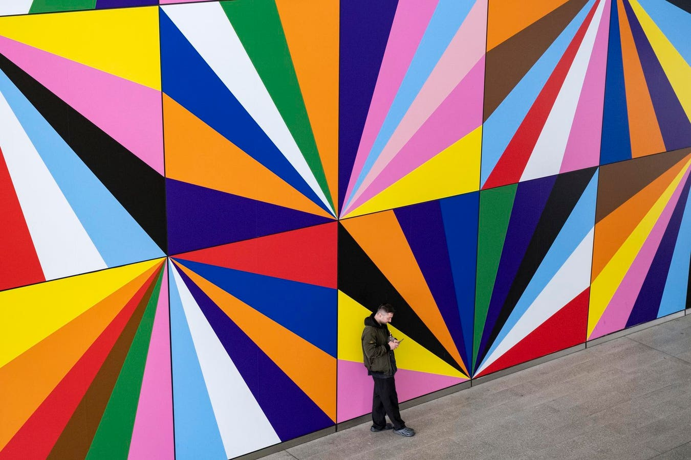 AI’s Holographic Nature Reflects Our Interconnected Reality