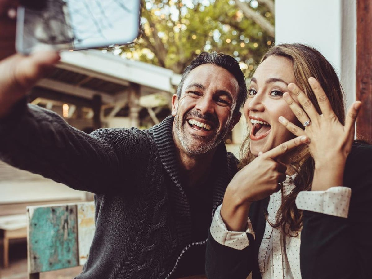 Who Gets the Ring? The Engagement Dilemma and AI’s Role