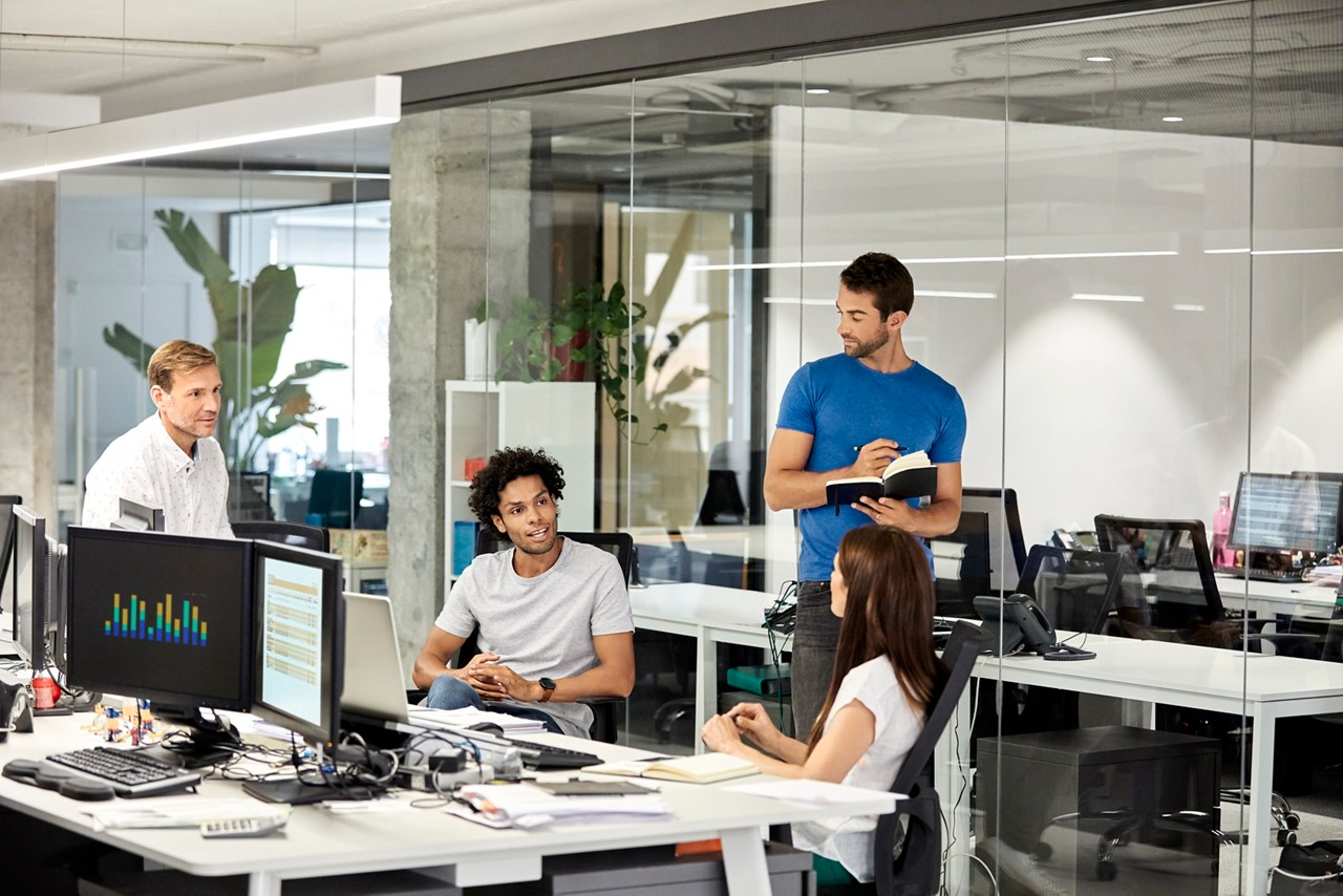 Navigating the Risks of Generative AI in Journalism