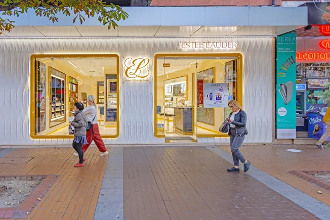 Estée Lauder Embraces AI with Custom GPTs to Transform Beauty Industry