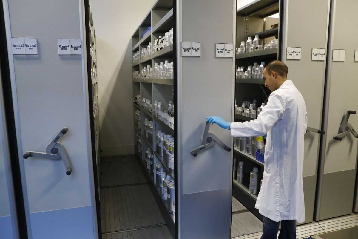 Generative AI Revolutionizes Chemical Research with Albert Invent