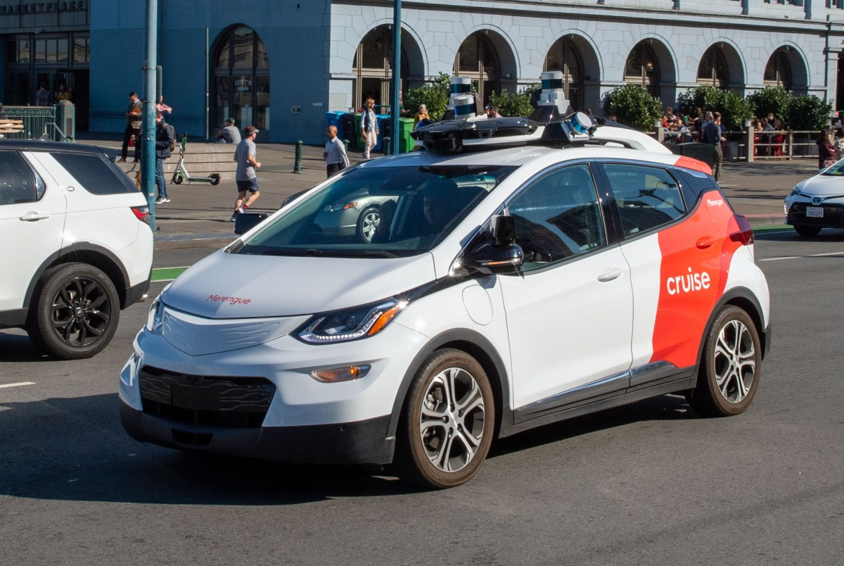 GM Shifts Focus from Robotaxis to In-House Autonomous Technology