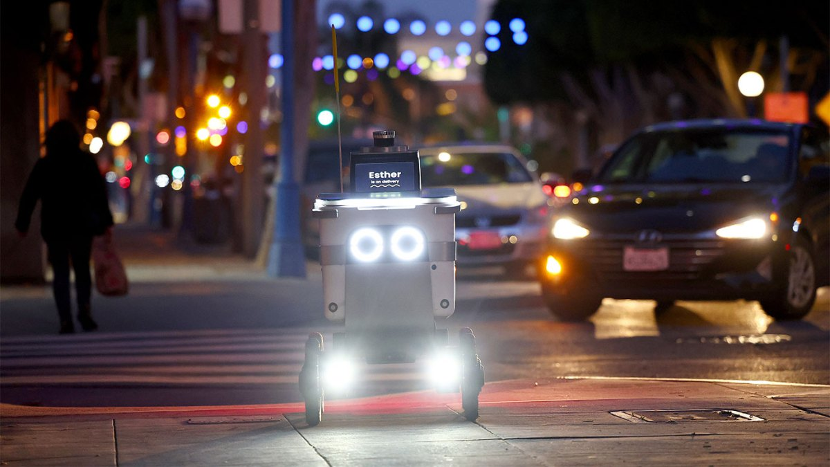 Collision of the Bots – Waymo Robotaxi Meets Serve Delivery Robot