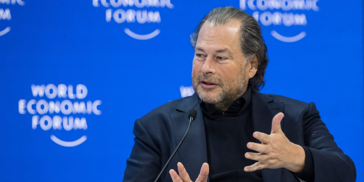 Salesforce’s Unique Strategy – Thriving Without Excessive AI Spending