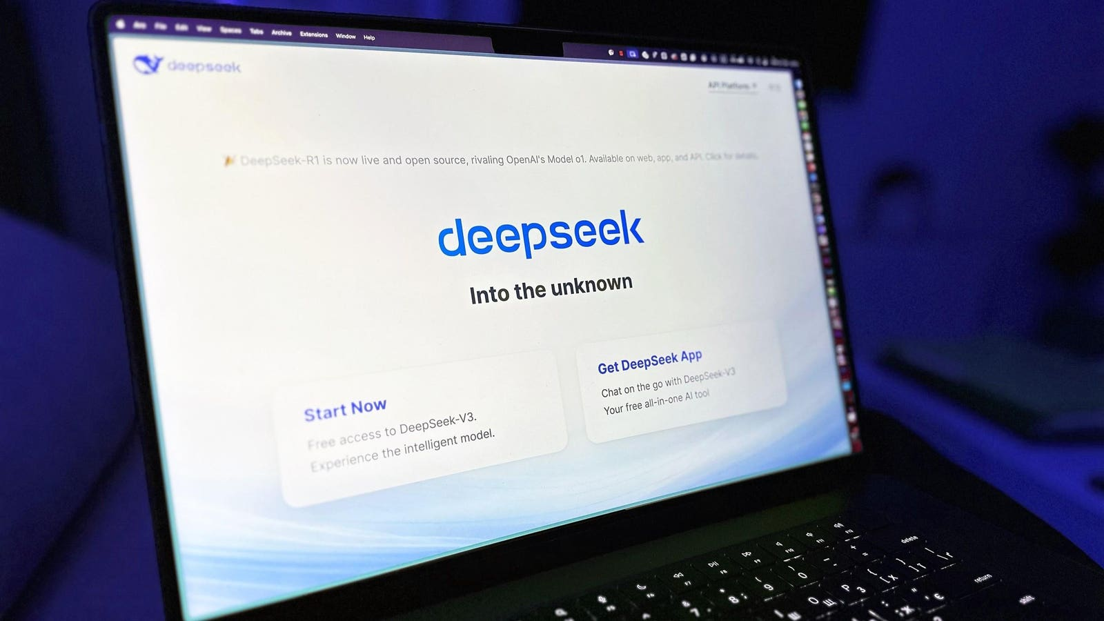 China’s DeepSeek Challenges AI Development Costs and Market Norms