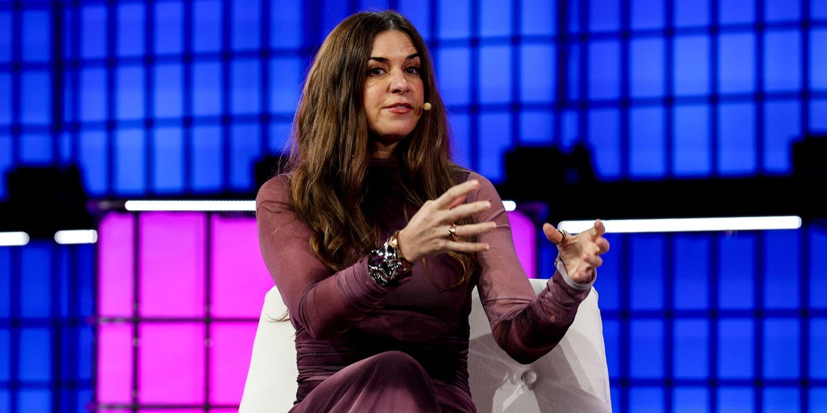 Navigating the Future – Managing AI Agents in the Workplace