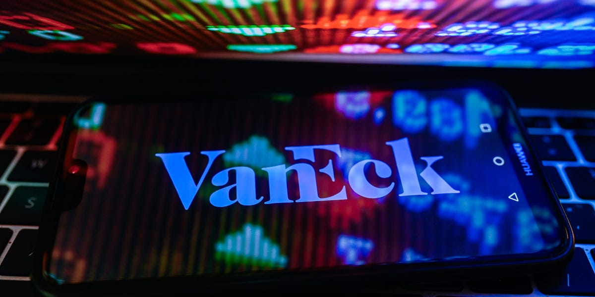 VanEck Invests in AI Startup FinChat to Streamline Investment Research