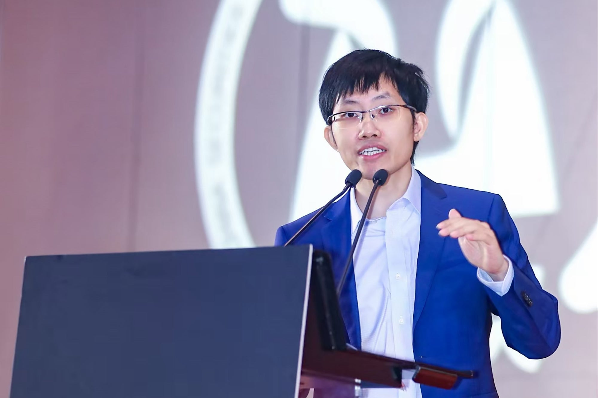 Liang Wenfeng – The AI Innovator Transforming Tech from His Hometown