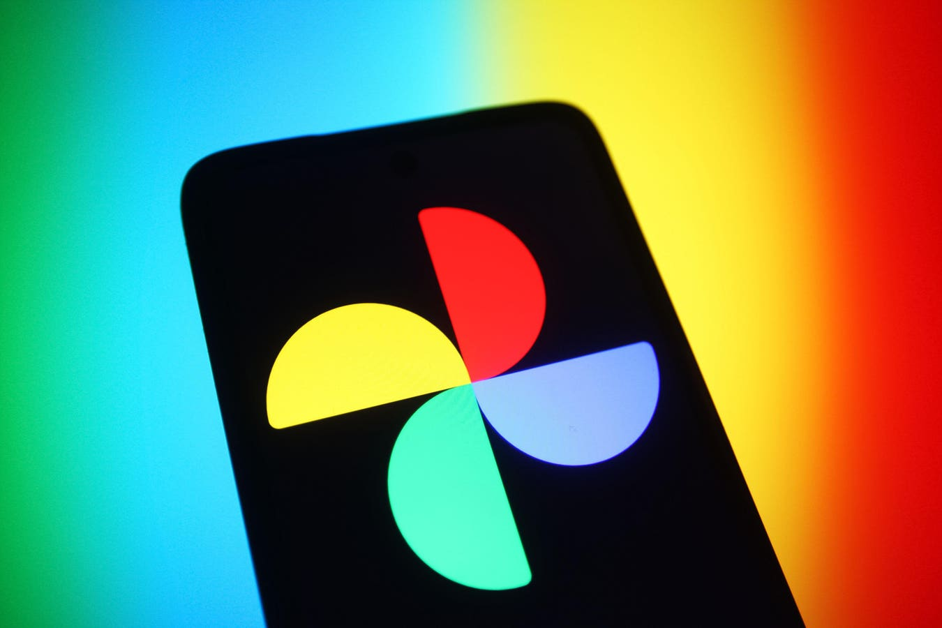 Google Photos Adds Watermarks to AI-Edited Images for Transparency