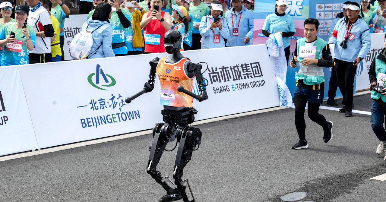 Humans and Robots Race Together in Beijing Half Marathon
