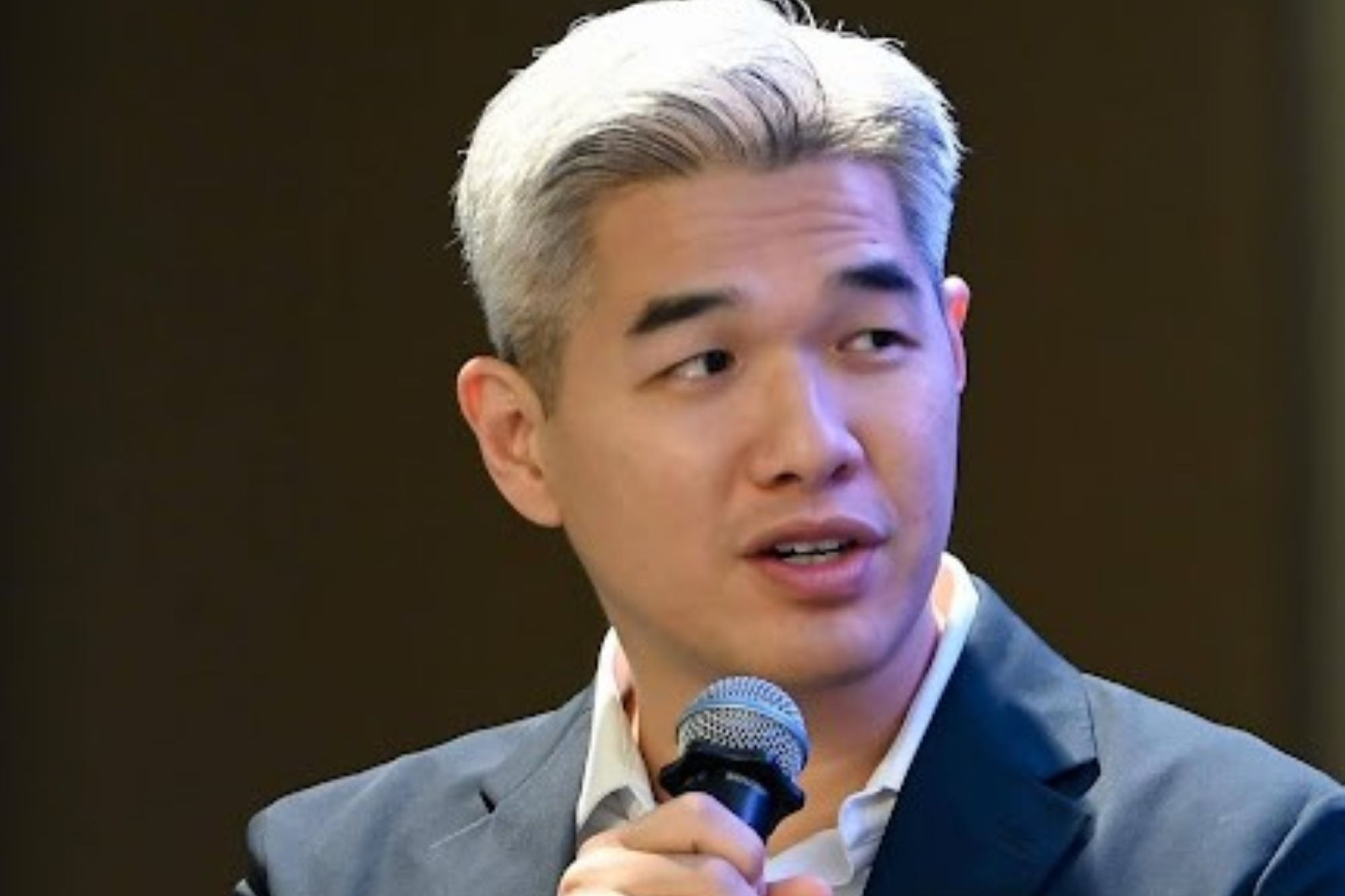 Navigating the AI Revolution – Embracing Change for a Brighter Future