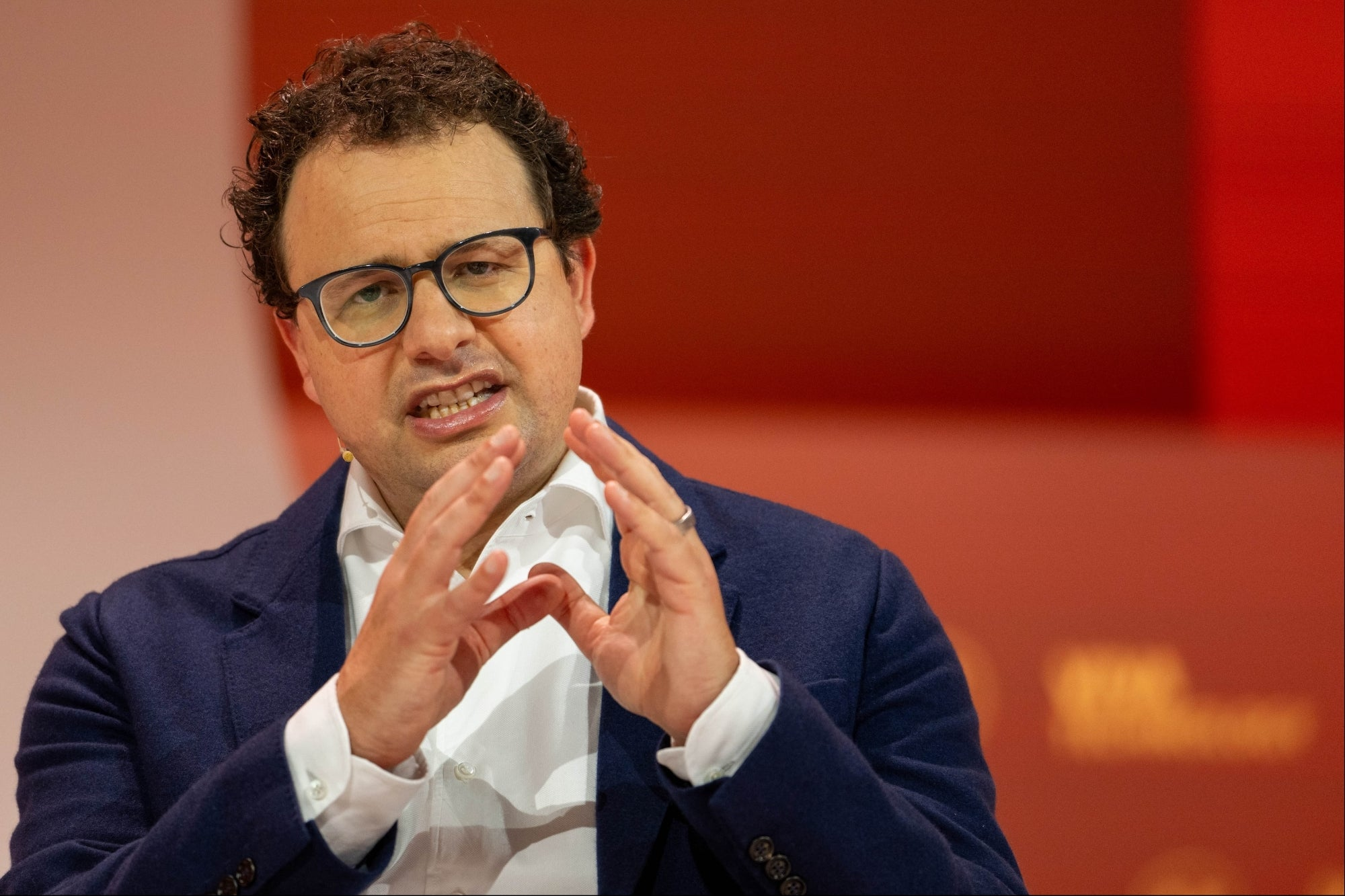 AI’s Impact – Big Tech’s Hiring Decline for New Graduates