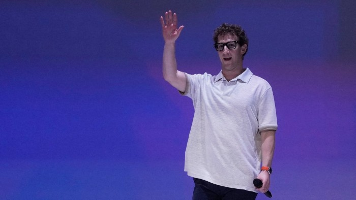 The Future of AI – A Battle Between All-Powerful Agents and Specialized Helpers