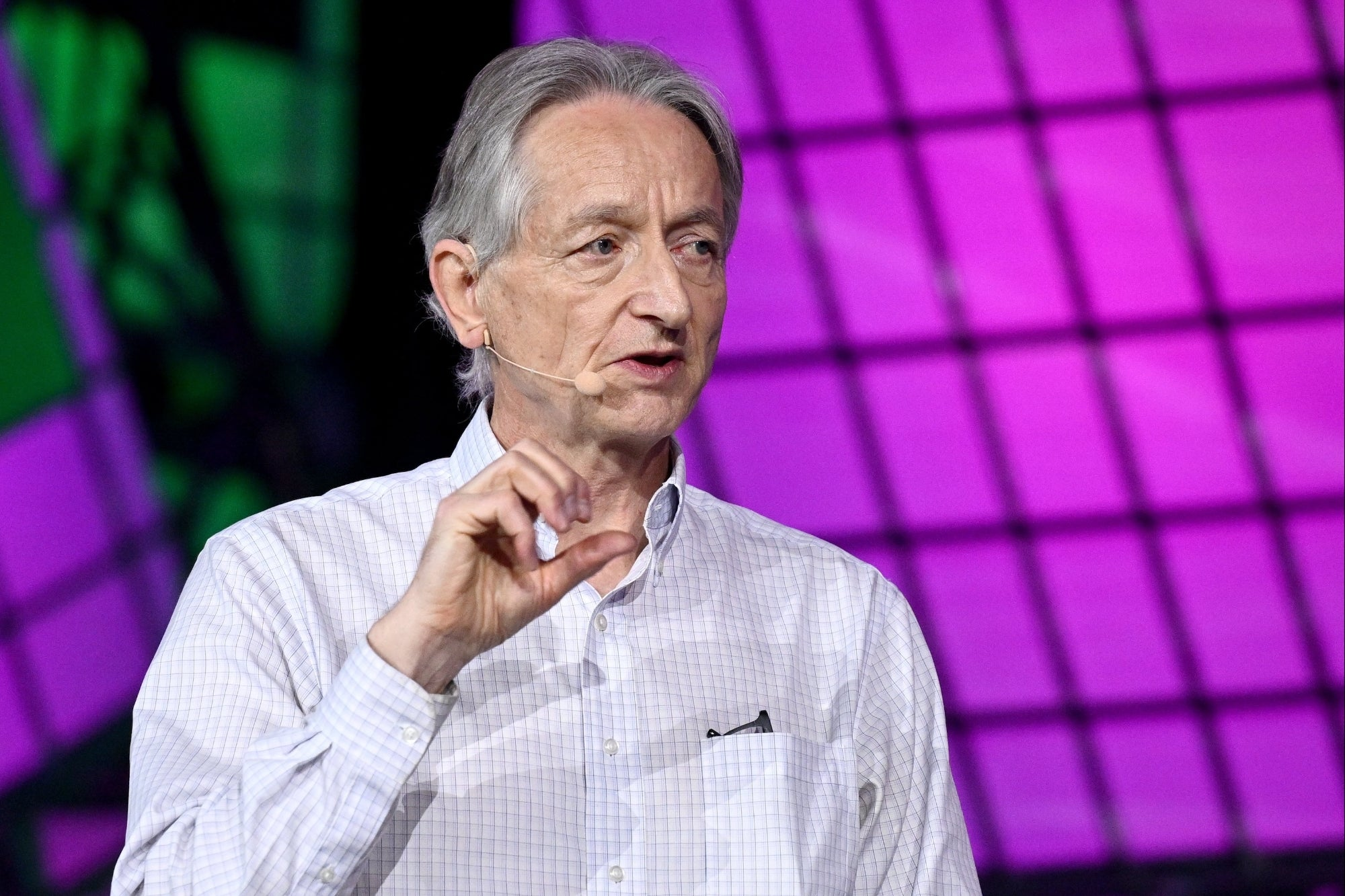 Geoffrey Hinton Warns of AI Job Replacement Risks in White-Collar Fields