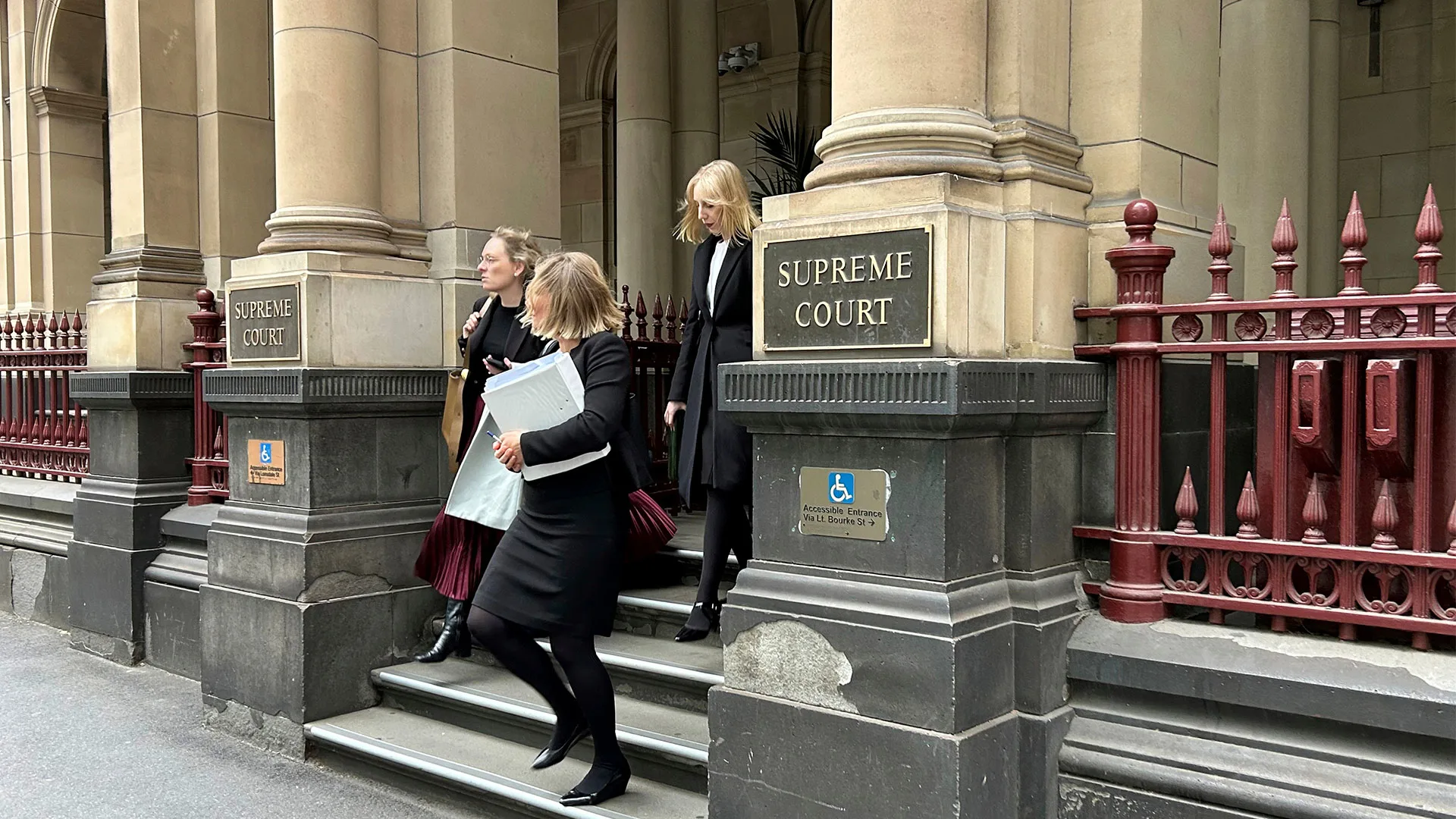 AI Missteps in Court – Lawyer Apologizes for Fake Submissions