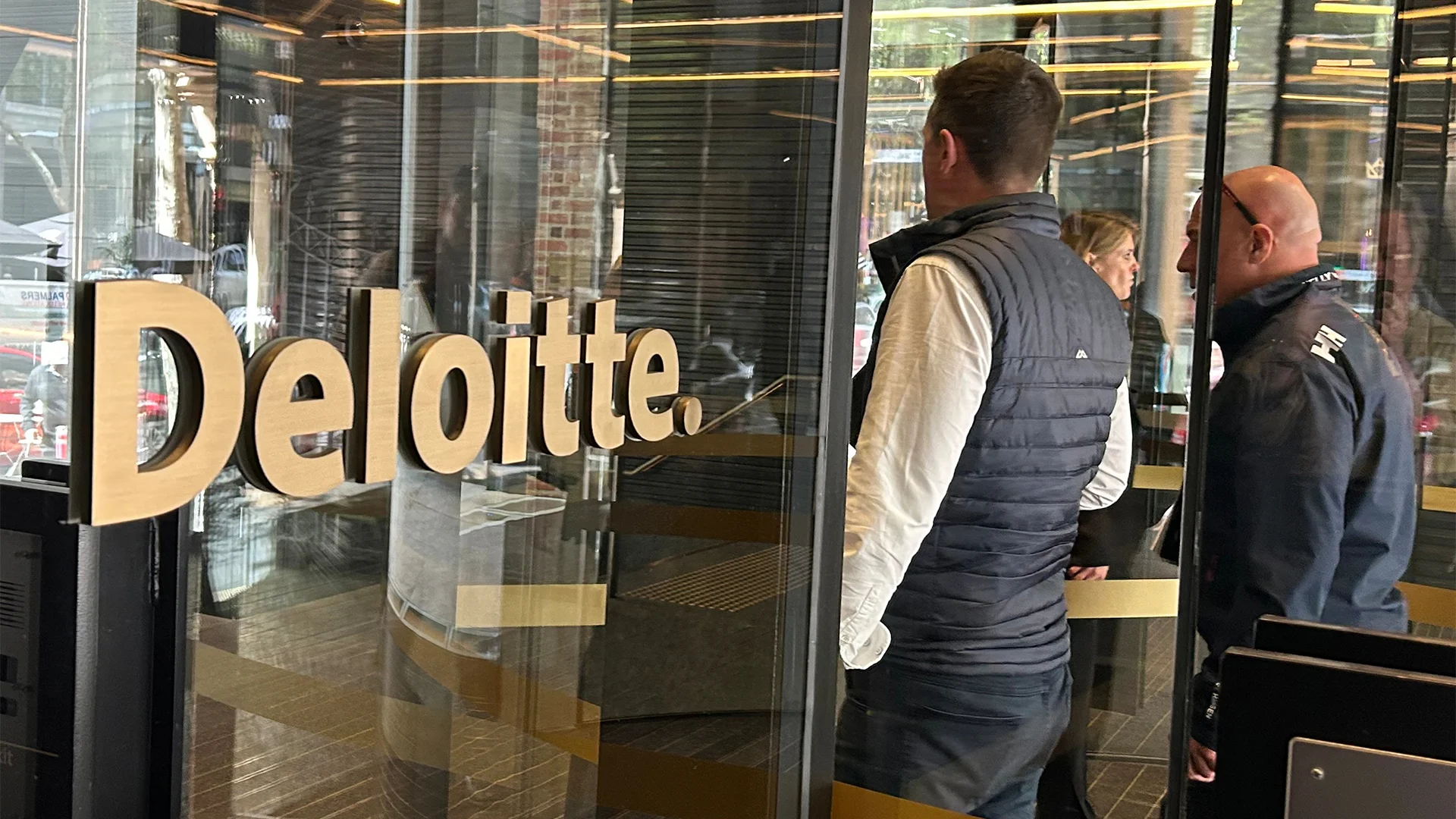 Deloitte’s AI Misstep – Refund for Faulty Government Report
