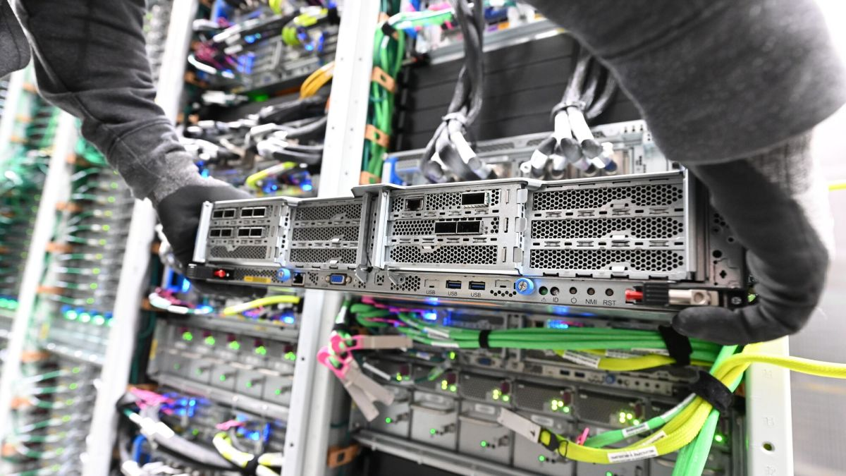 Amazon Launches AI Factories for Corporate Data Sovereignty