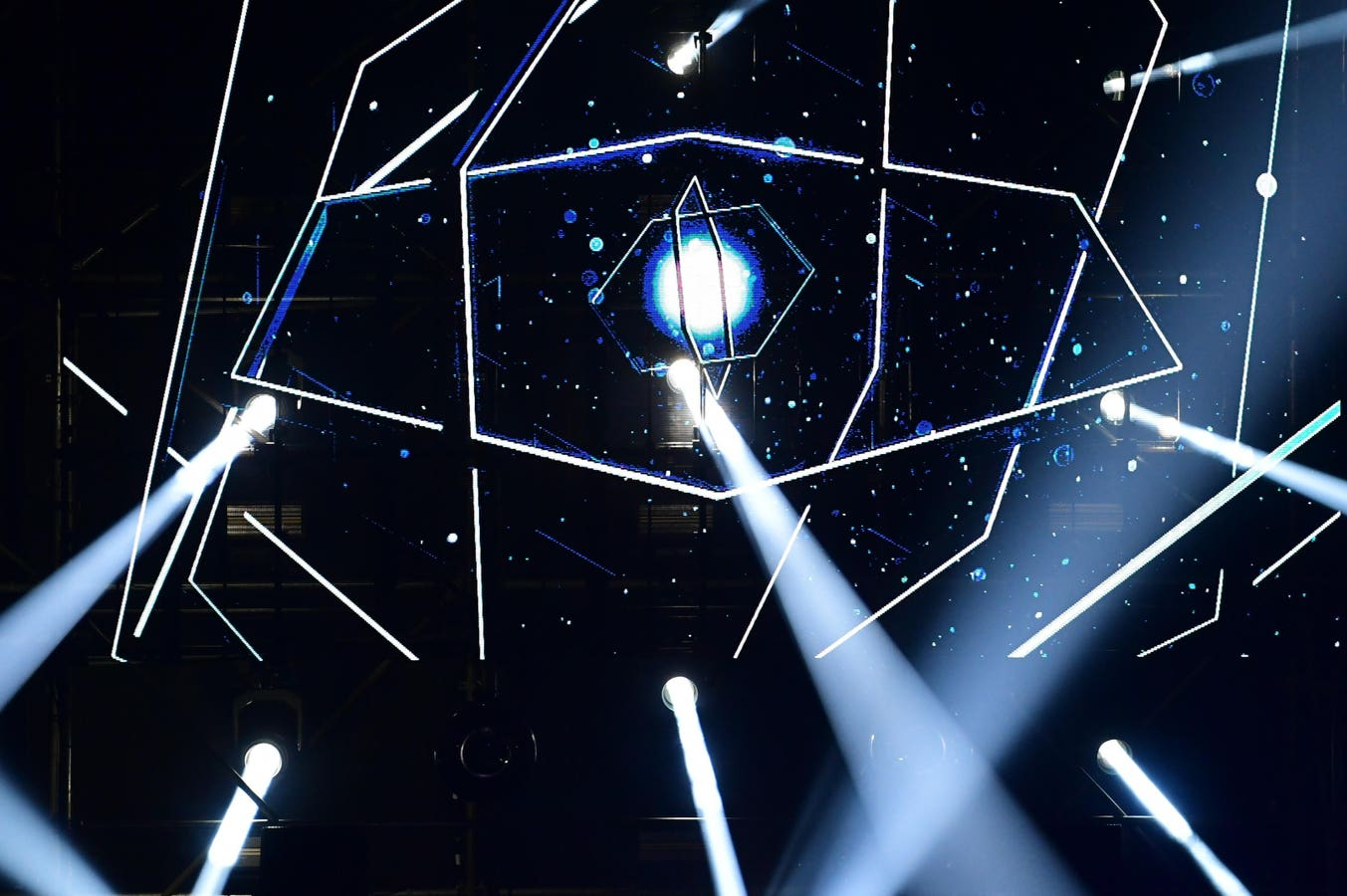 Becoming AI Native – Your Path to Thriving in the AI Era