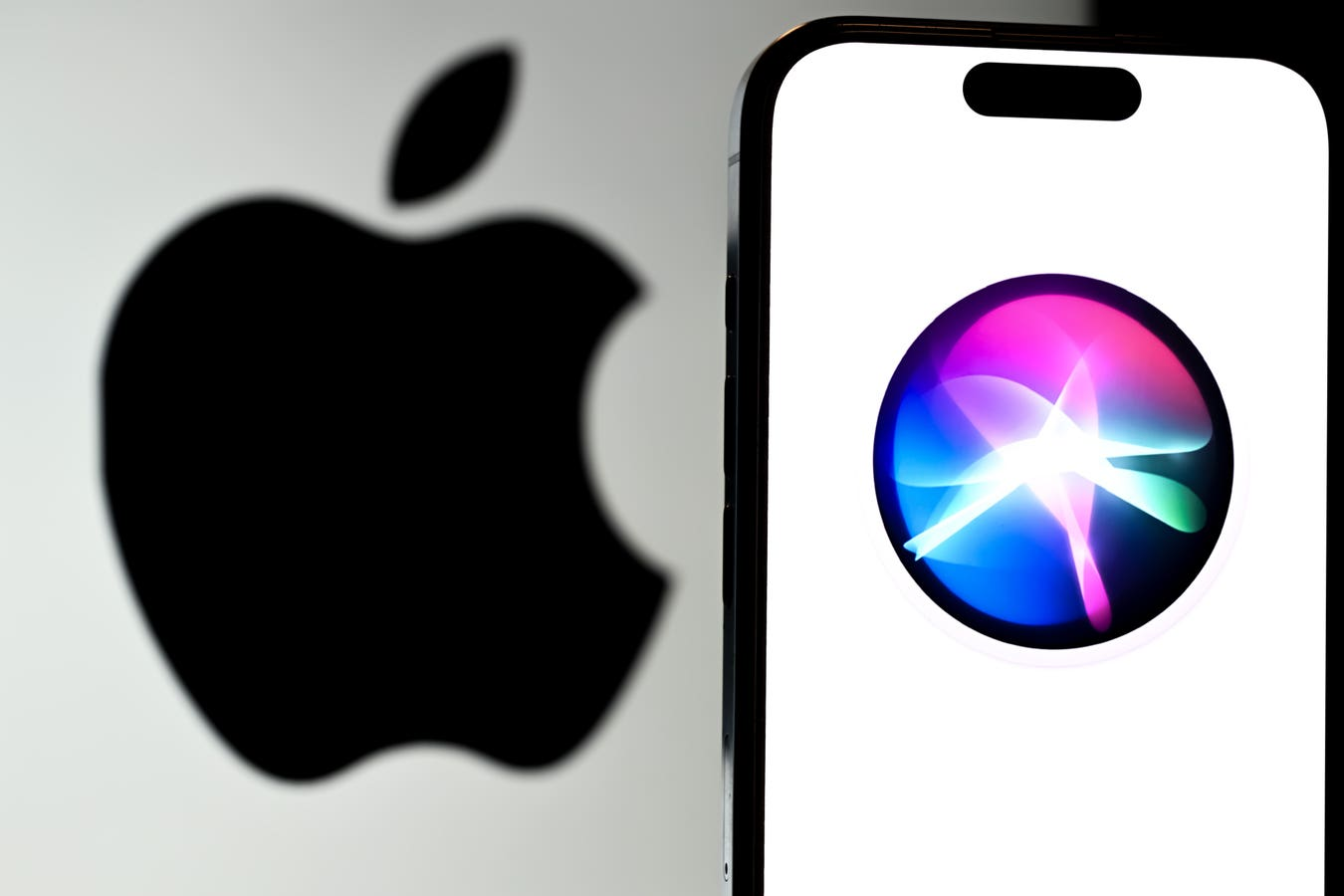 Apple and Google Join Forces to Revamp Siri with Gemini AI