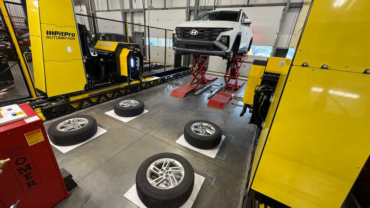 Robots Revolutionize Tire Changes in Canada